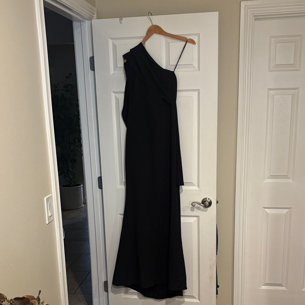 Vince Camuto Black One-Shoulder Gown